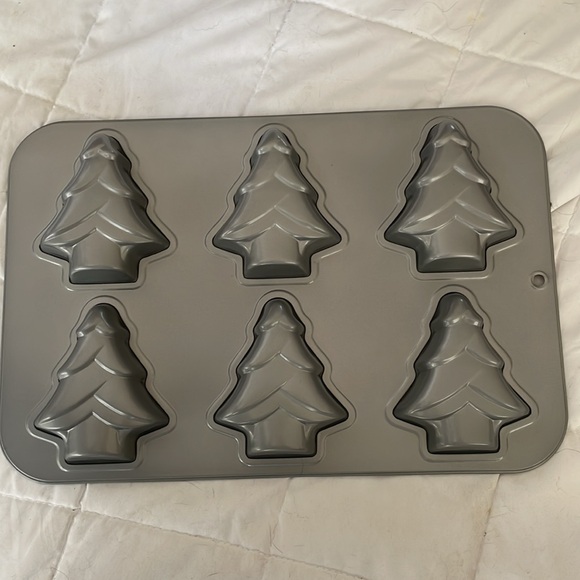 NWT VTG Baker’s Secret Non-Stick Mini Christmas Tree Pan, Bakes 6 Trees at Once - Picture 4 of 6